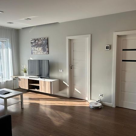 Your Home - Spacious Apartment In City Center, With Balcony & Self Check-In วิลนีอุส ภายนอก รูปภาพ