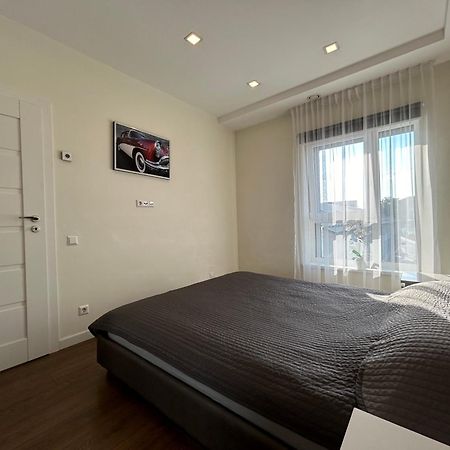 Your Home - Spacious Apartment In City Center, With Balcony & Self Check-In วิลนีอุส ภายนอก รูปภาพ