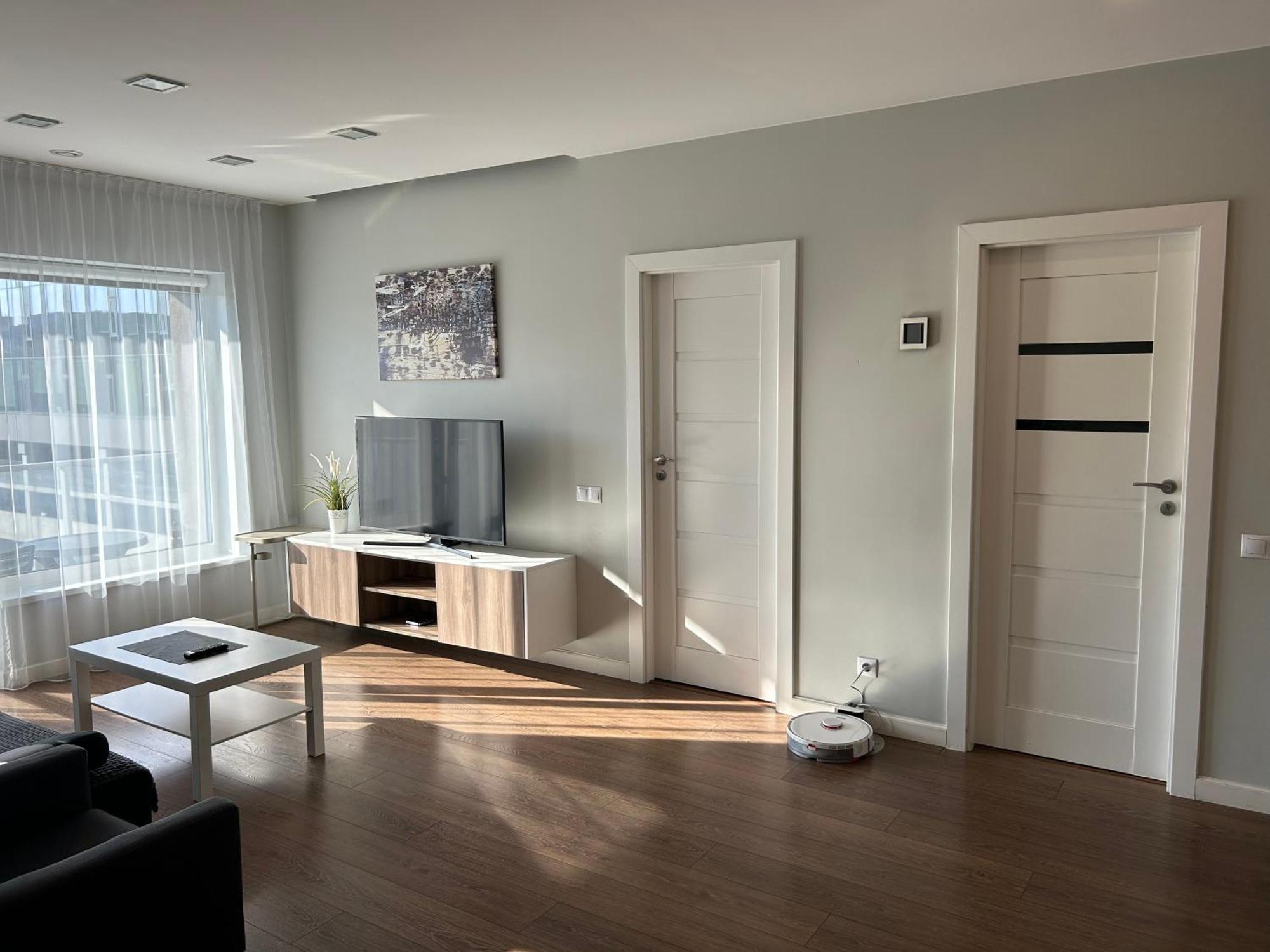 Your Home - Spacious Apartment In City Center, With Balcony & Self Check-In วิลนีอุส ภายนอก รูปภาพ