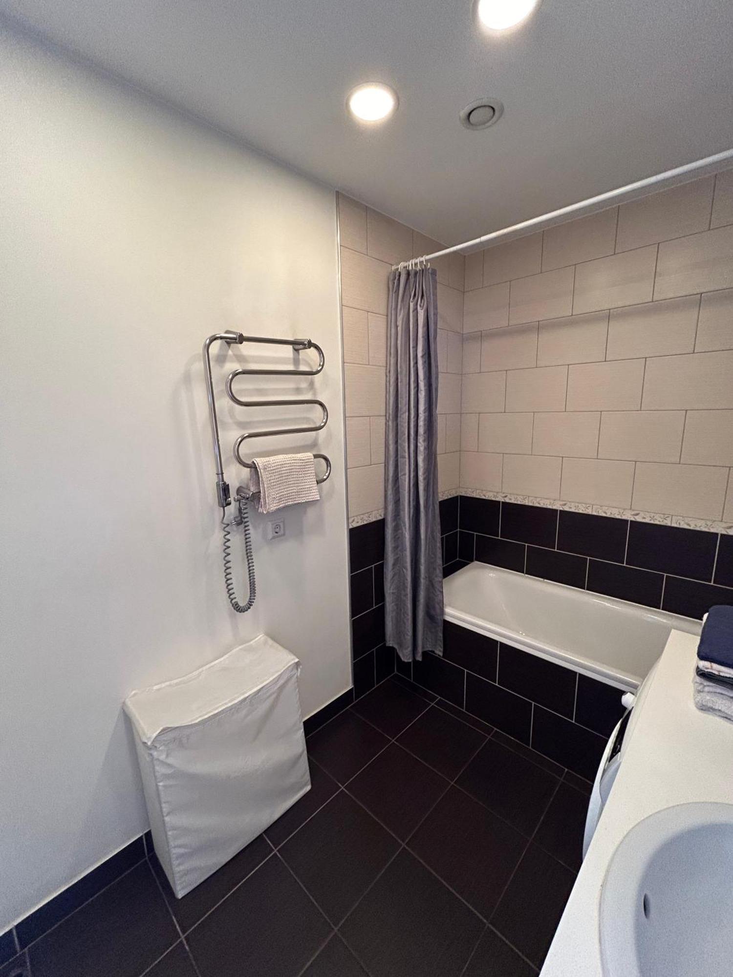 Your Home - Spacious Apartment In City Center, With Balcony & Self Check-In วิลนีอุส ภายนอก รูปภาพ