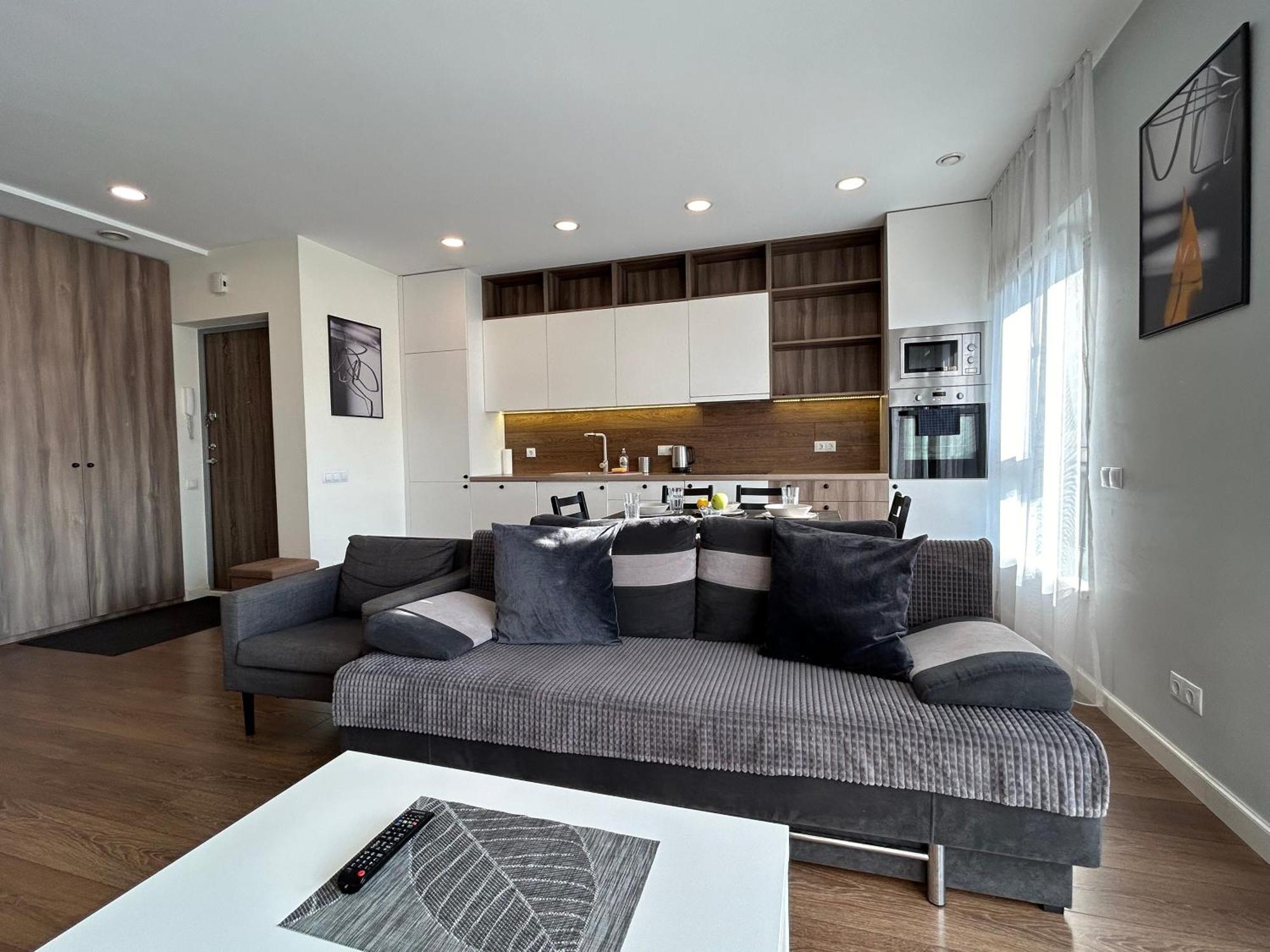 Your Home - Spacious Apartment In City Center, With Balcony & Self Check-In วิลนีอุส ภายนอก รูปภาพ
