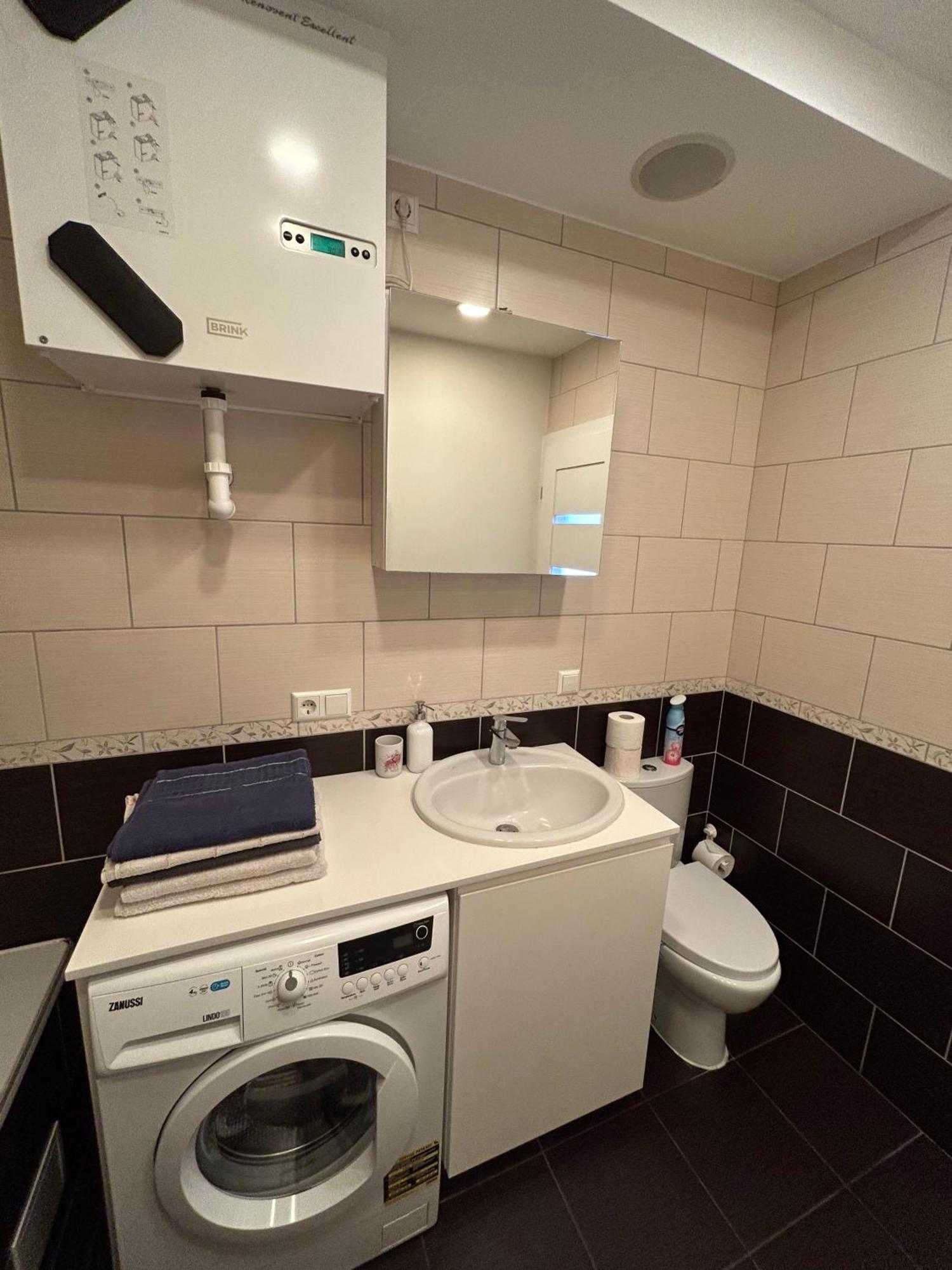 Your Home - Spacious Apartment In City Center, With Balcony & Self Check-In วิลนีอุส ภายนอก รูปภาพ