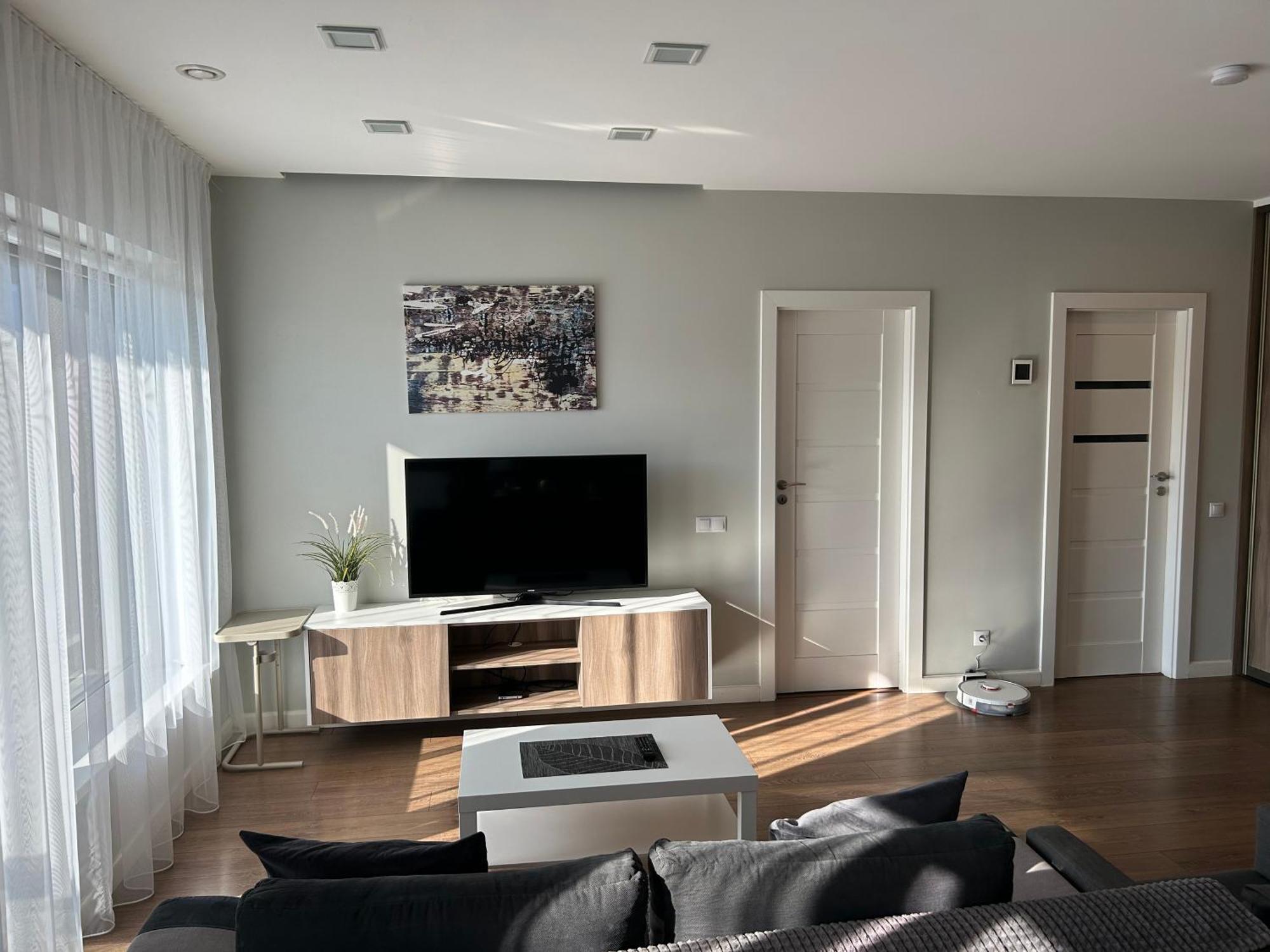 Your Home - Spacious Apartment In City Center, With Balcony & Self Check-In วิลนีอุส ภายนอก รูปภาพ