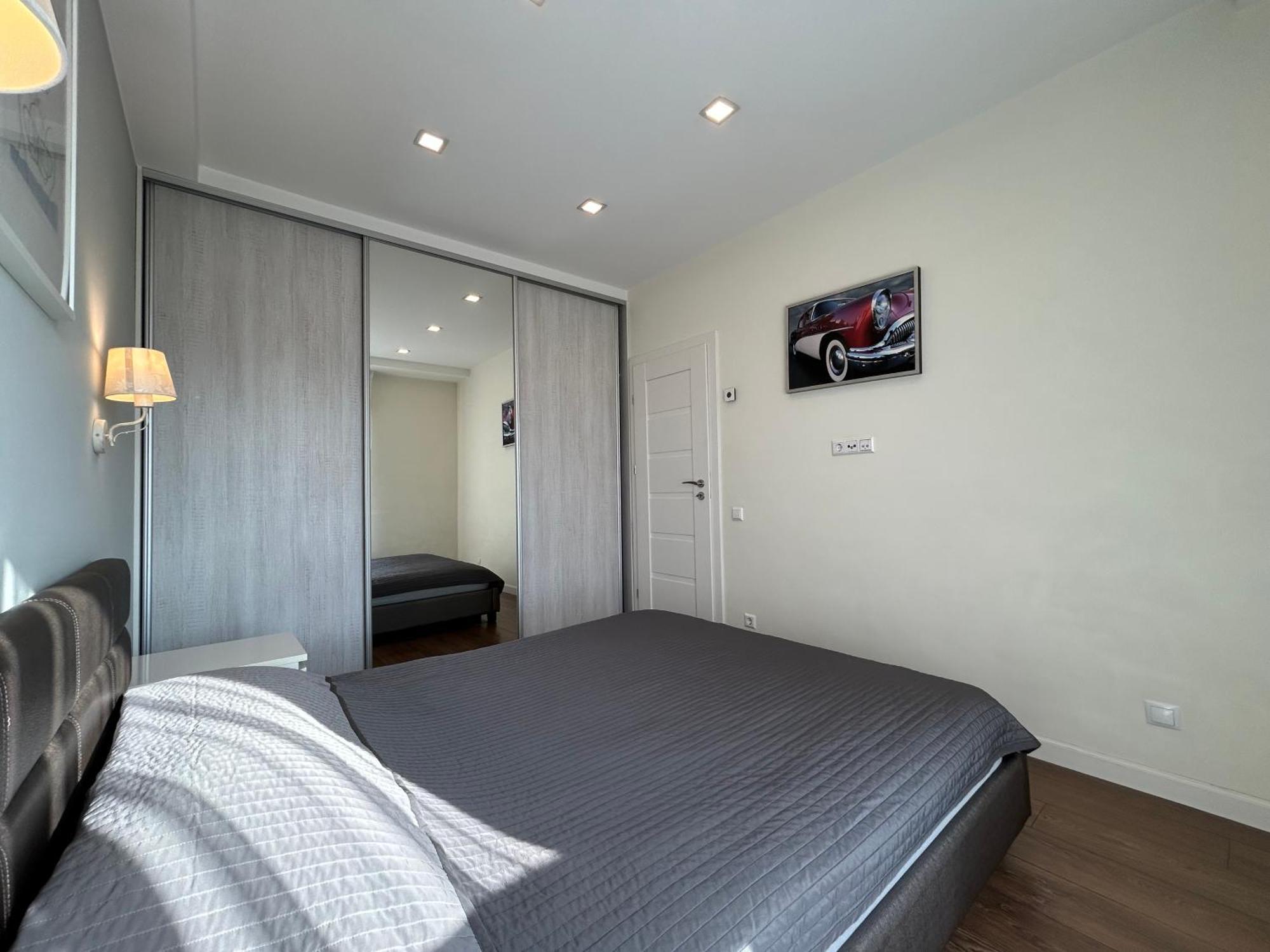 Your Home - Spacious Apartment In City Center, With Balcony & Self Check-In วิลนีอุส ภายนอก รูปภาพ