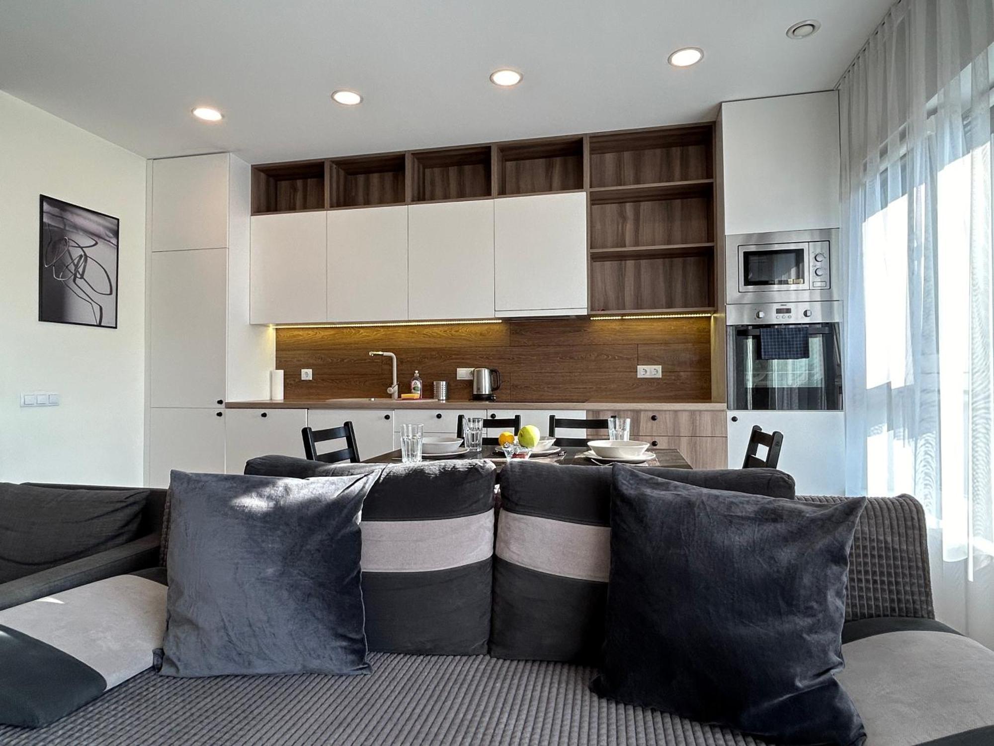 Your Home - Spacious Apartment In City Center, With Balcony & Self Check-In วิลนีอุส ภายนอก รูปภาพ